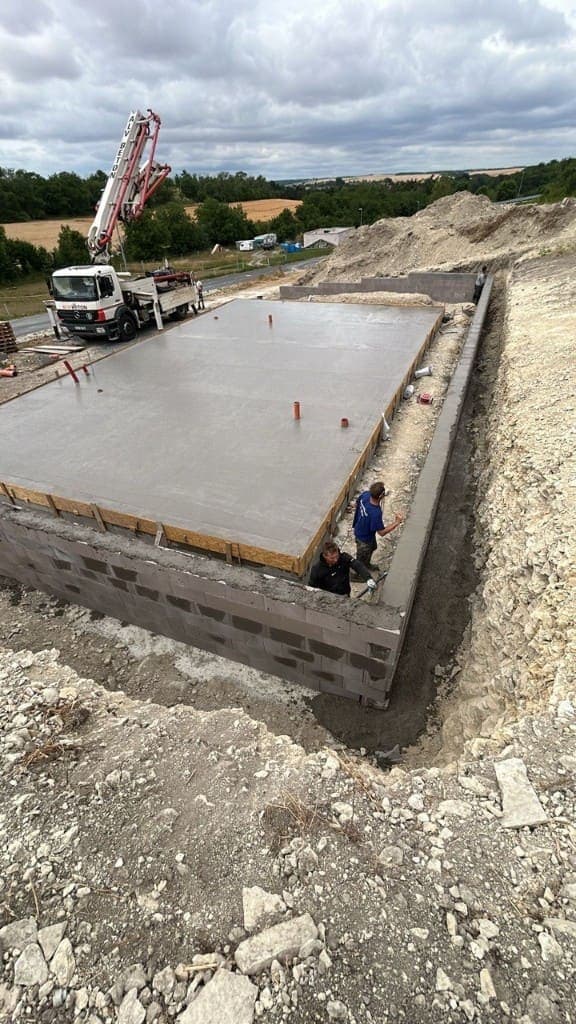 Betonáž základové desky rodinného domu čerpadlem